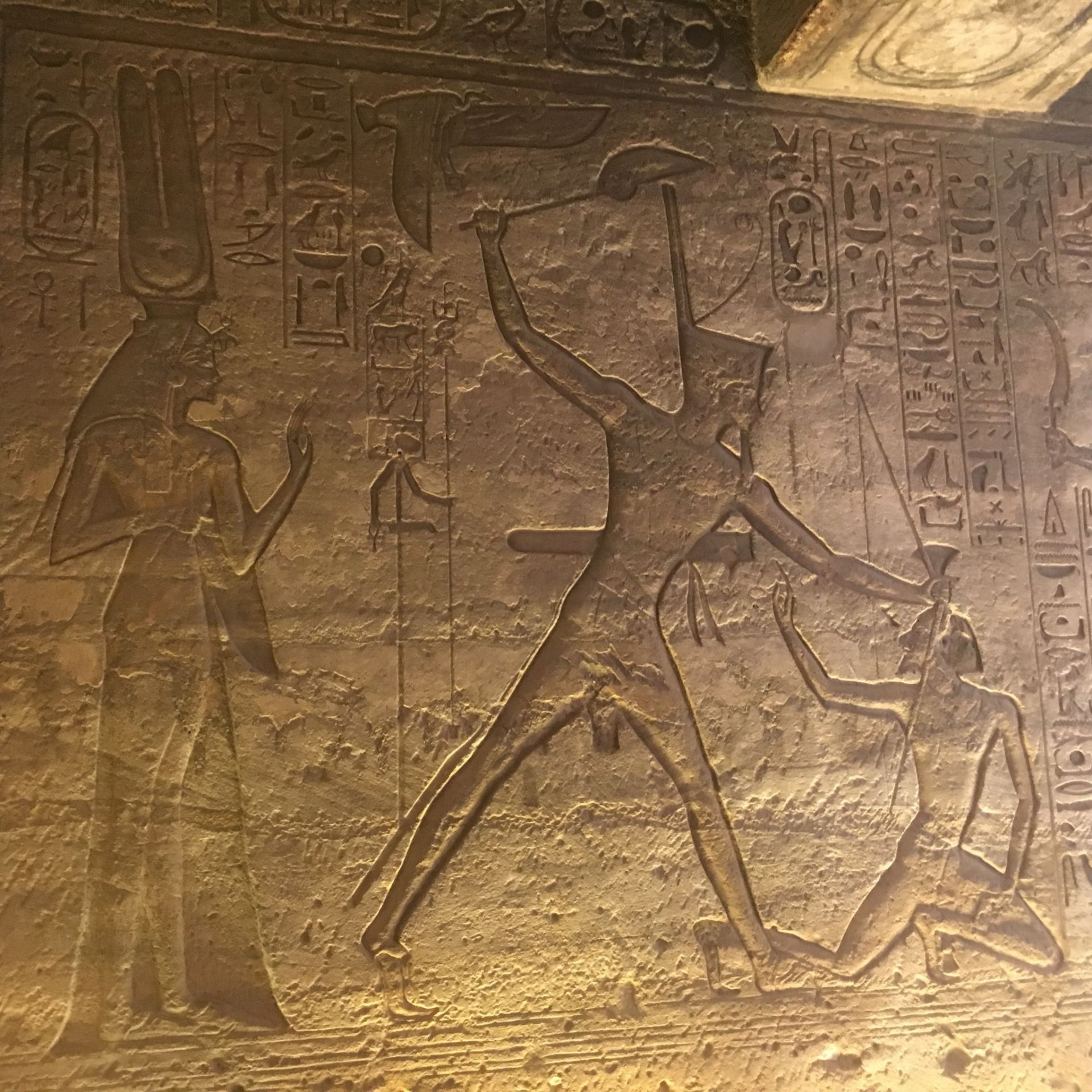 拉美西斯二世神庙同样位于尼罗河畔,这座神庙在好莱坞的埃及探险电影