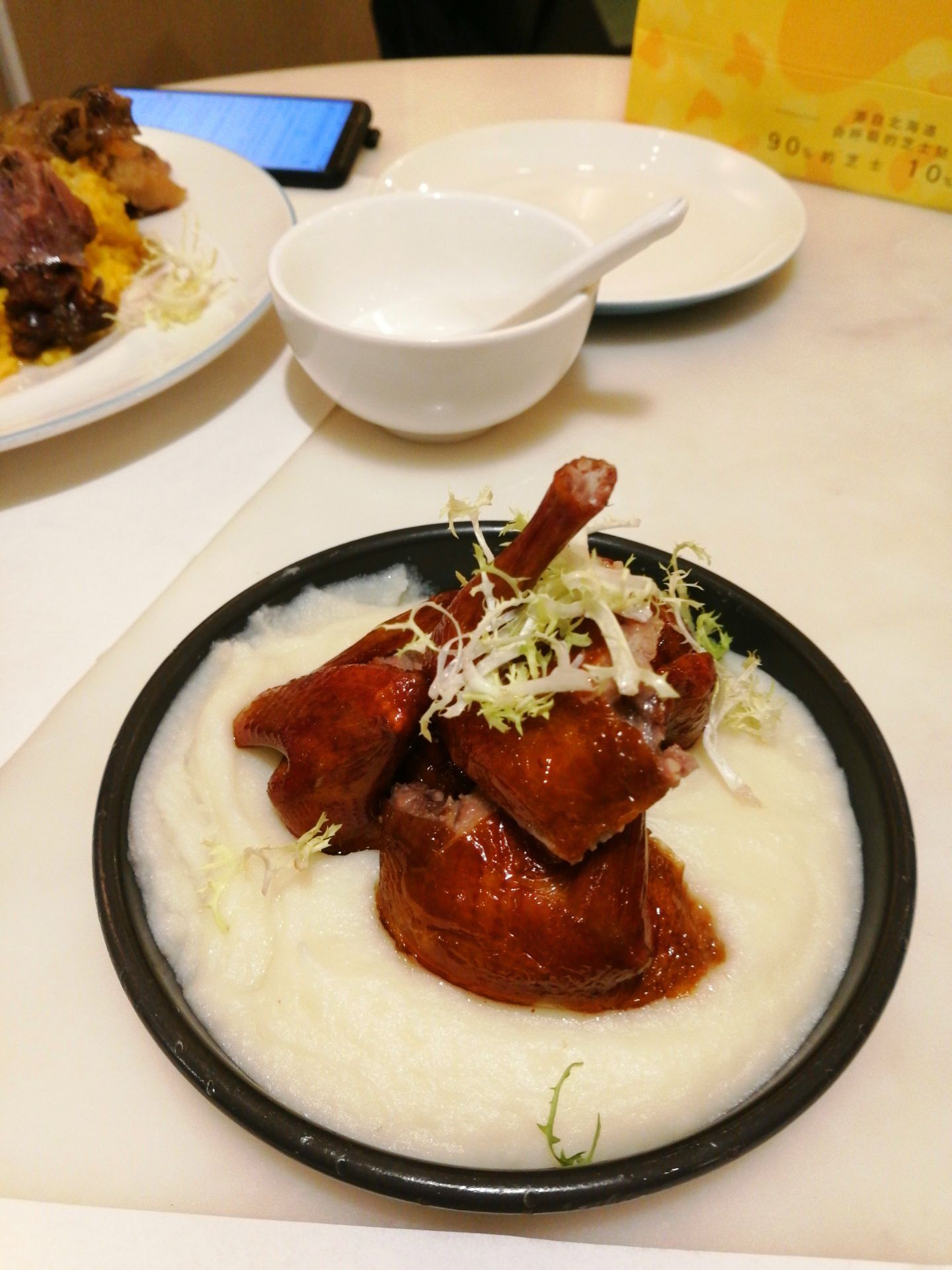 港丽餐厅(百联西郊店)