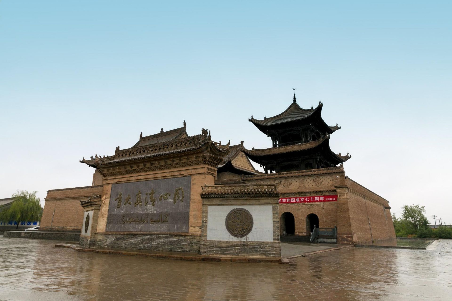 同心清真大寺位于同心县旧城西北角的高地上,始建于明朝初期,在明清两