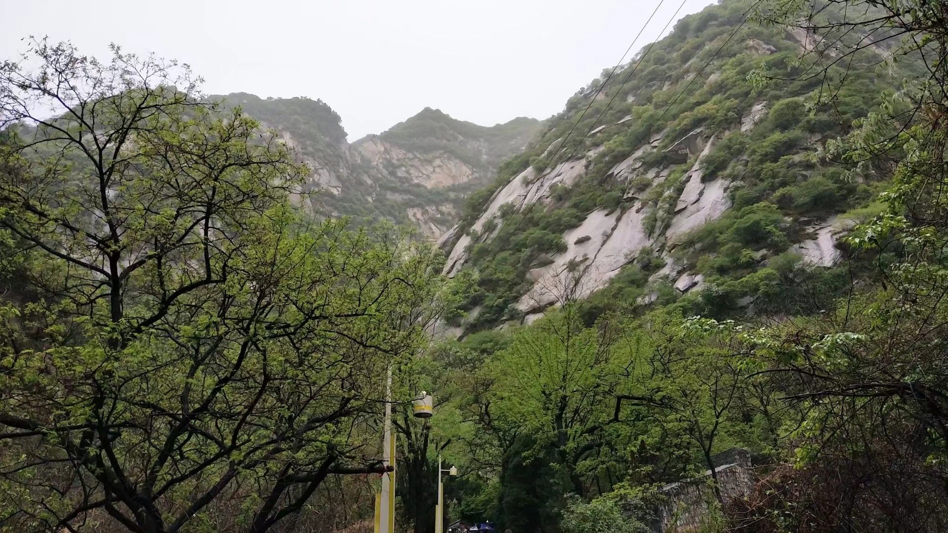 【携程攻略】华山华威滑道上站景点,华威索道这里现在的人流量大不如