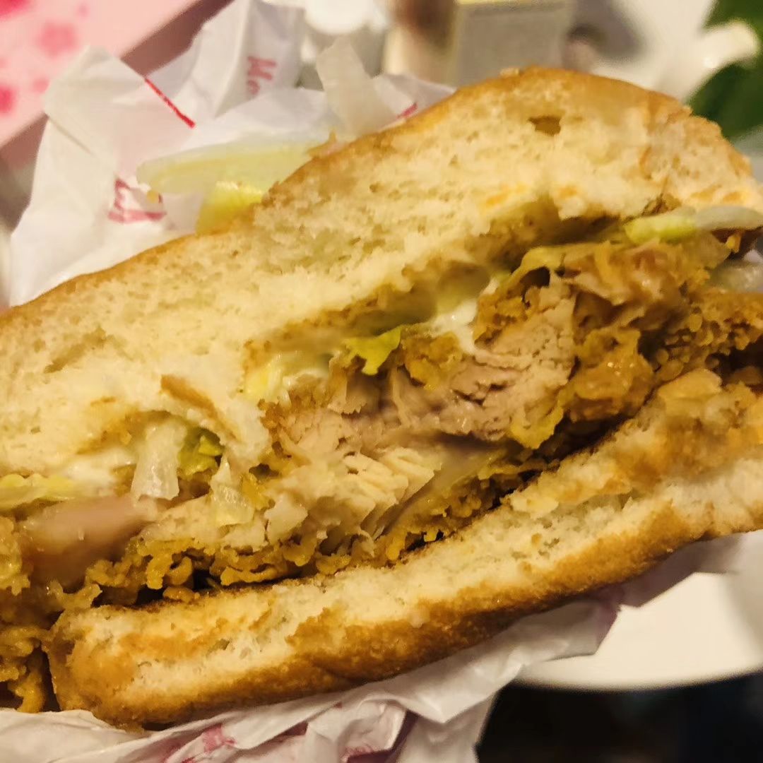 山姆士汉堡真的是一家特别棒的汉堡美食店,他们家最好吃的就是这个