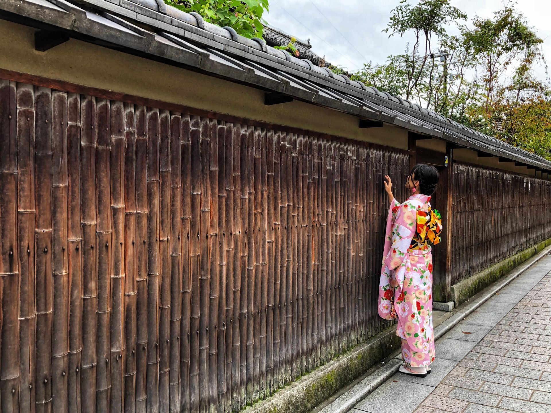 花见小路是京都地区最著名的花街,贯穿只园南北.