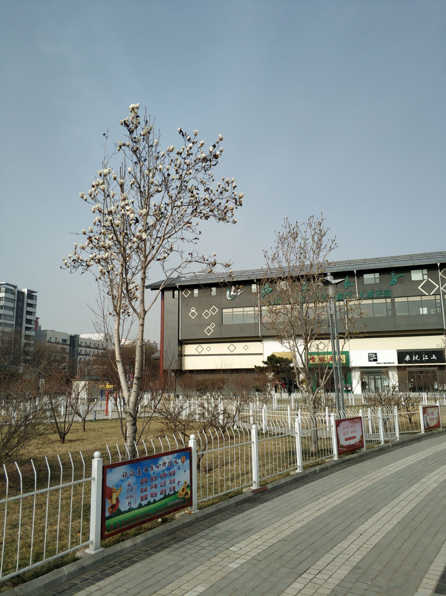 码头镇向阳商业街 共 1 张 码头镇向阳商业街 暂无评分 景点地址 河北