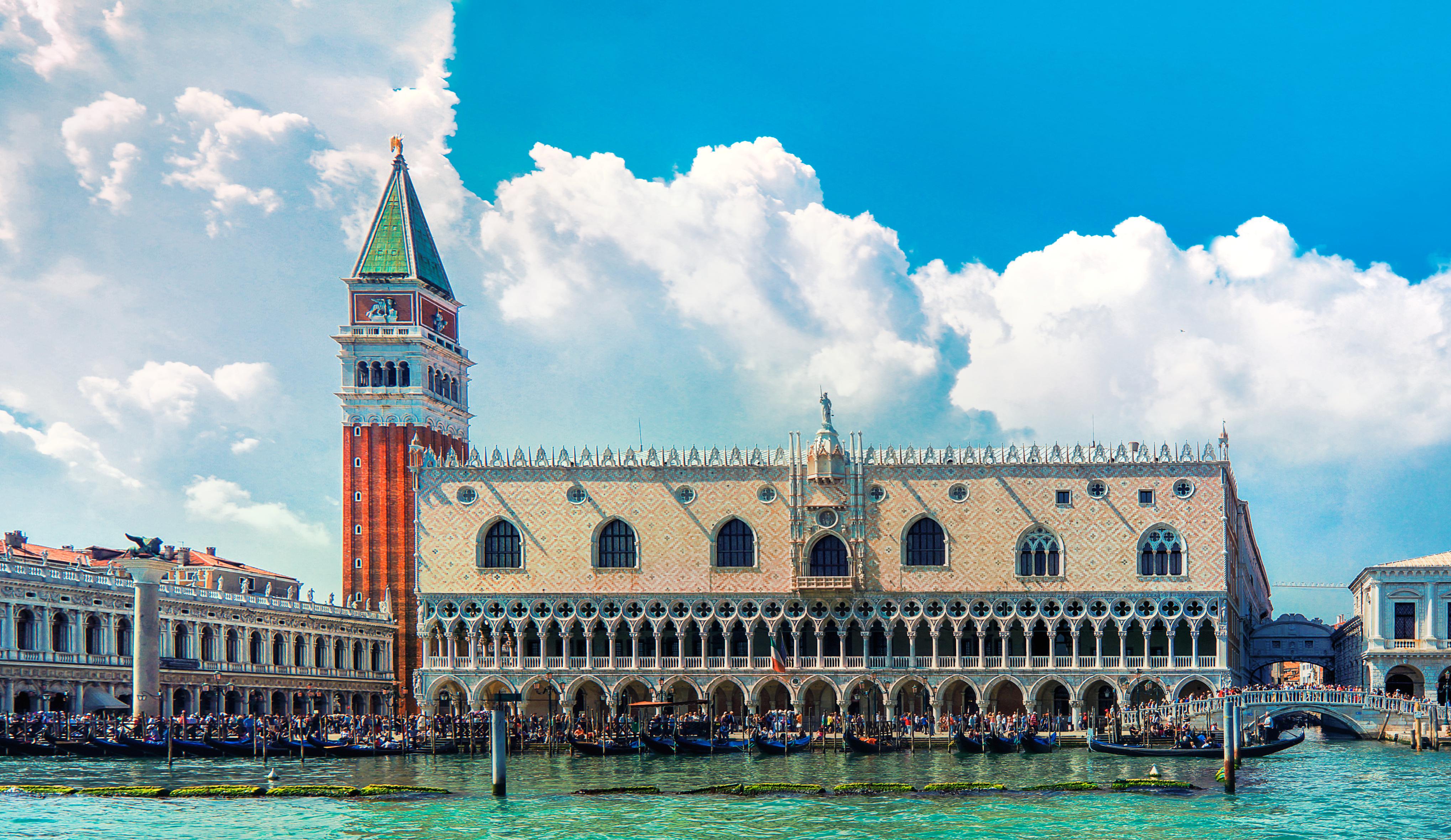 威尼斯总督府建筑特点图片