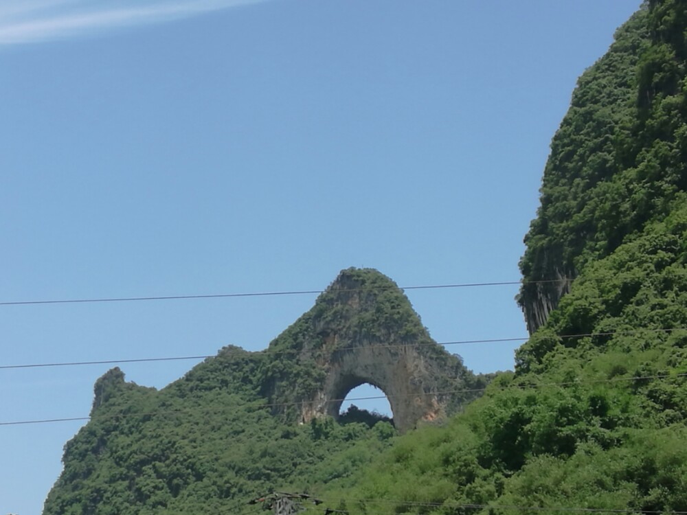 月亮山