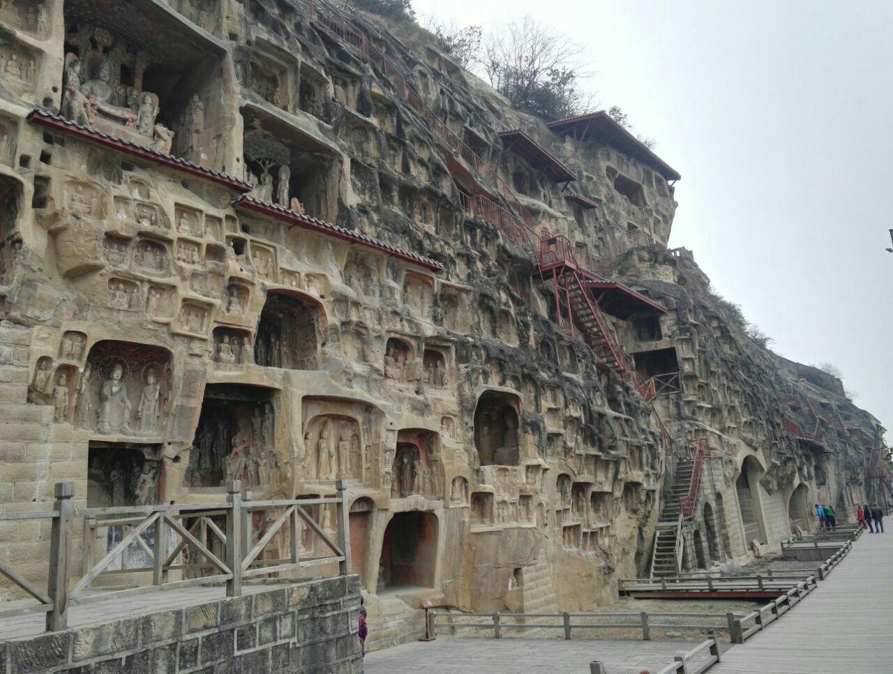 广元千佛崖，天府之国四川最大的石窟群