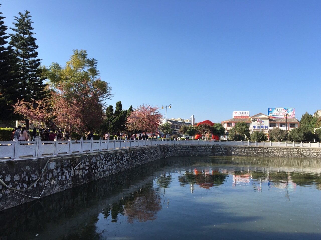 【携程攻略】广南莲湖公园景点,广南县地标式的建筑,在县城的中心