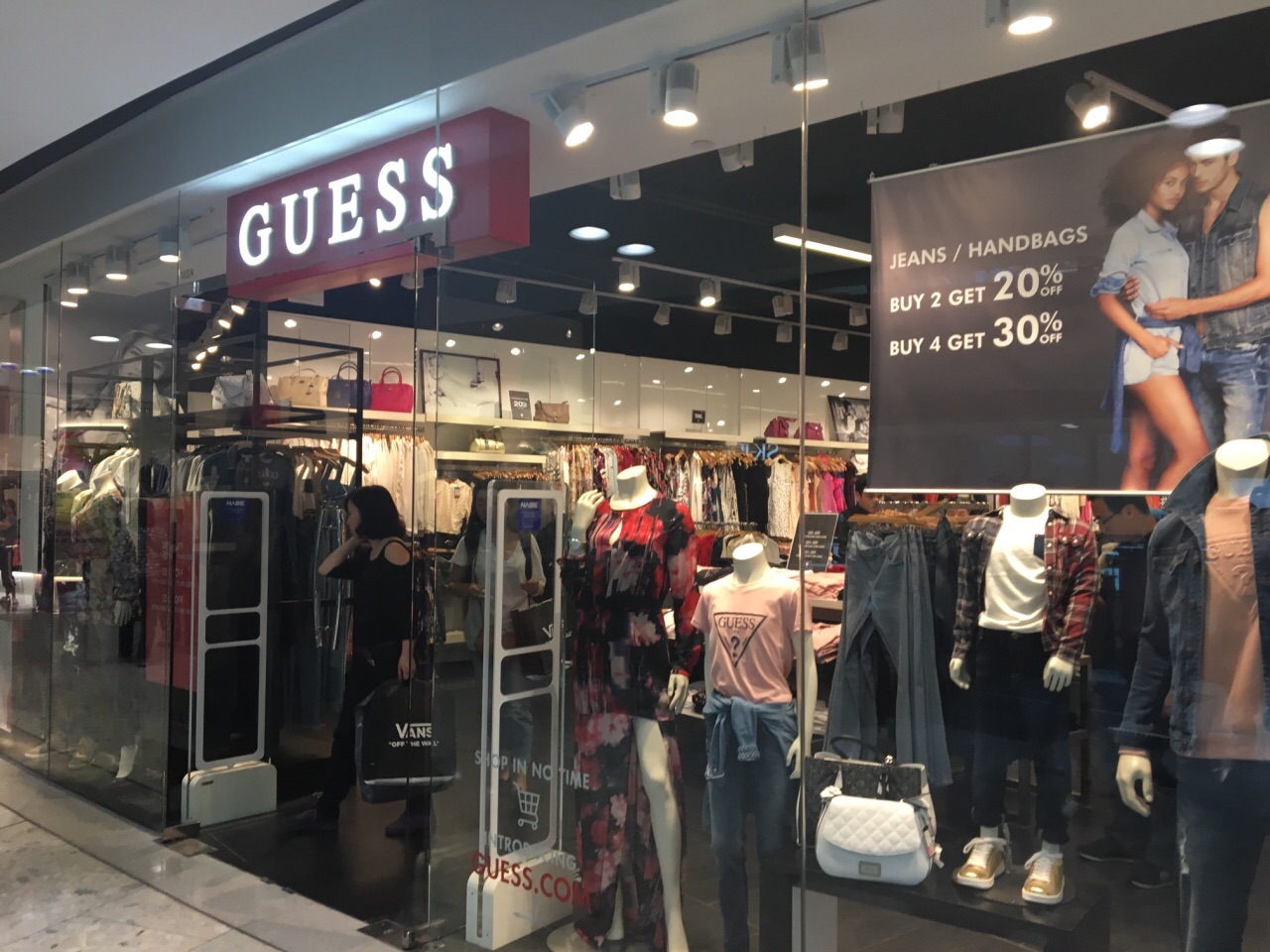 guess outlet(东荟城名店仓店)