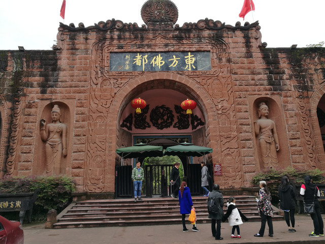 蜀江水碧峨山青,佛圣祥瑞云雾擎--乐山、峨眉山