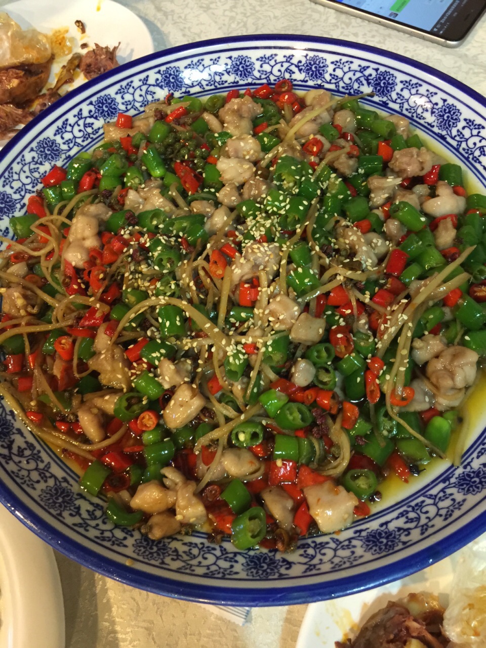 还有姜丝兔肉兔肉很少吃发现口感很爽而且都是肉块就是太辣了花椒也多