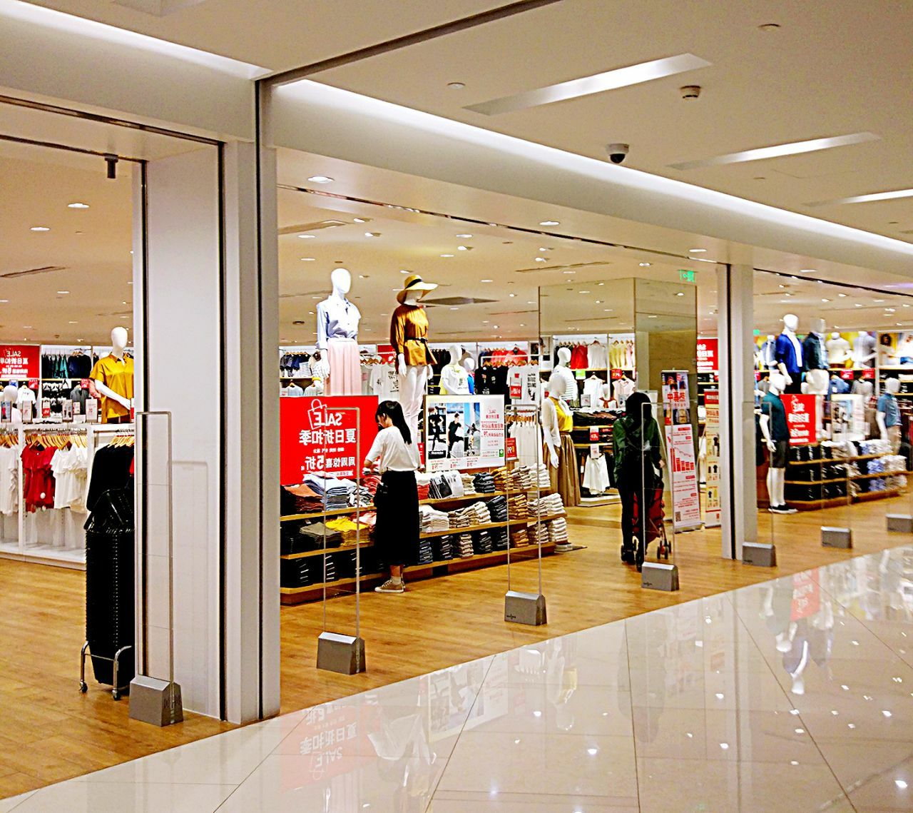 优衣库(月星环球港店)