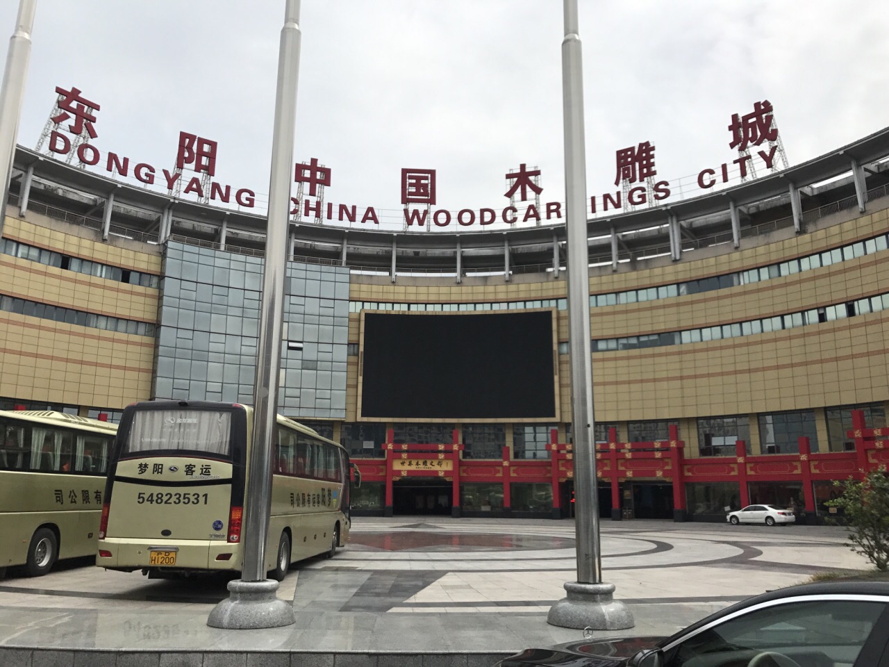 2023东阳中国木雕城购物,非常大的一个商城,里面卖的【去哪儿攻略】