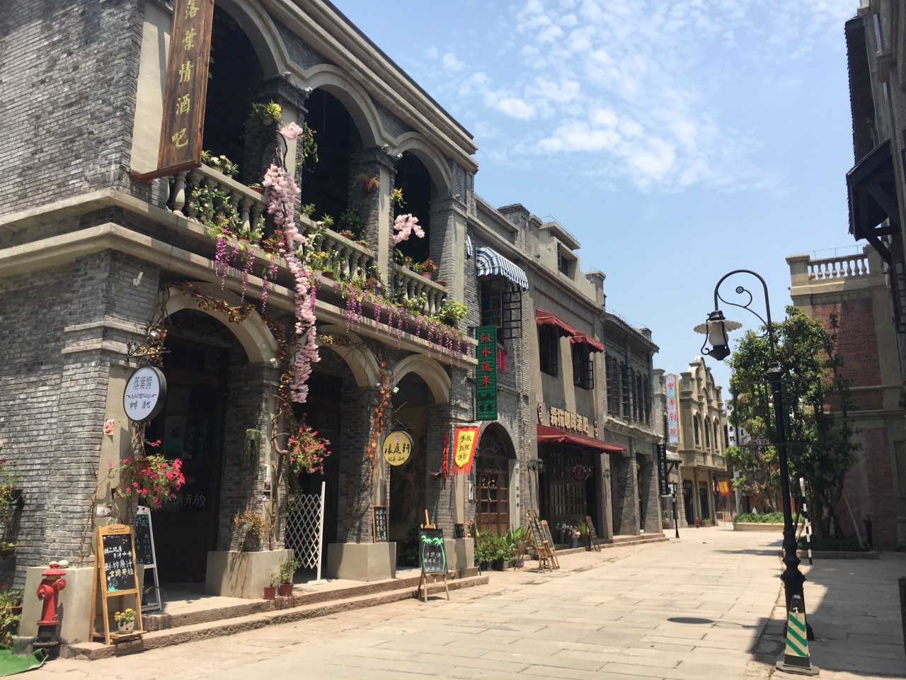 【携程攻略】重庆两江国际影视城(民国街)景点,地方远,偏,整个地方
