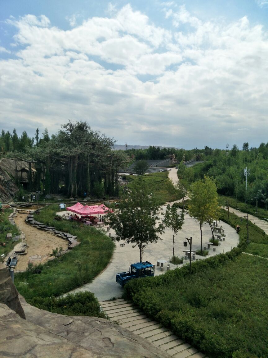 克景區遊玩,順道來到吉木薩爾地質公園轉轉,盡然來對了不管是人文景觀