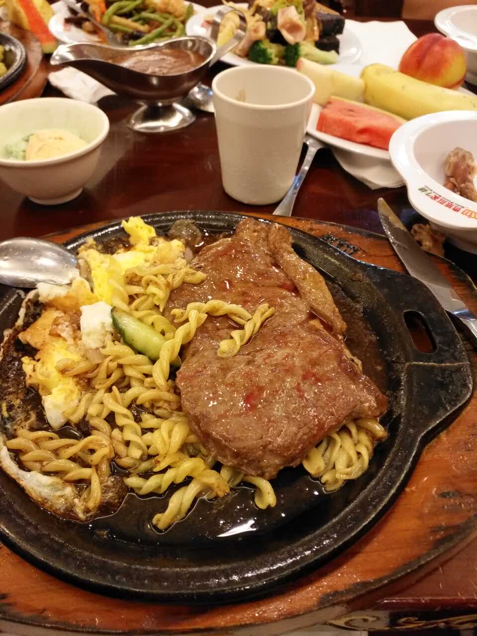 孩子就爱来这家吃自助.逛逛街然后吃饱饱而且近期还推出了自助煮.