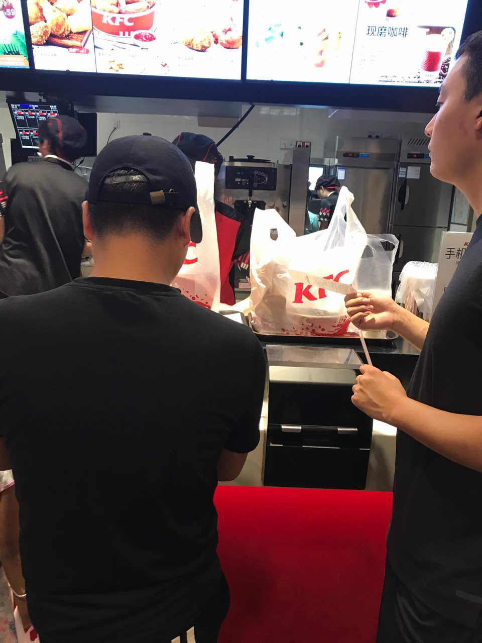 【携程美食林】景德镇肯德基(广场南路店)餐馆,就是排队人有点多,东西