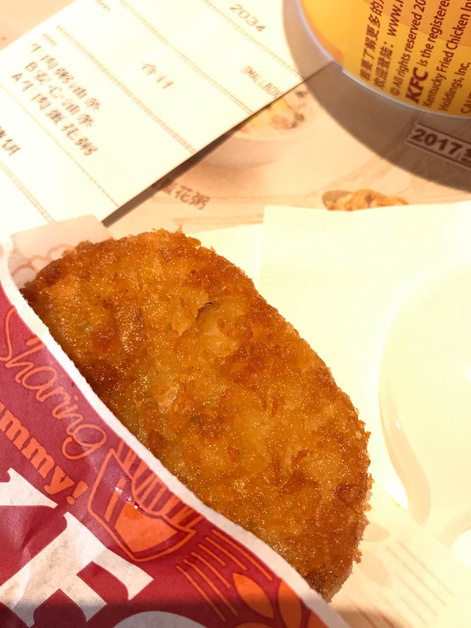 薯饼很油,要杯开水,服务员要加冰,说这里不提供开水,只提供温水,第一