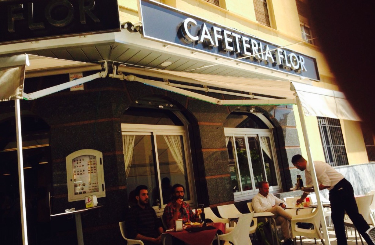 cafeteria flor 直线距离 100m