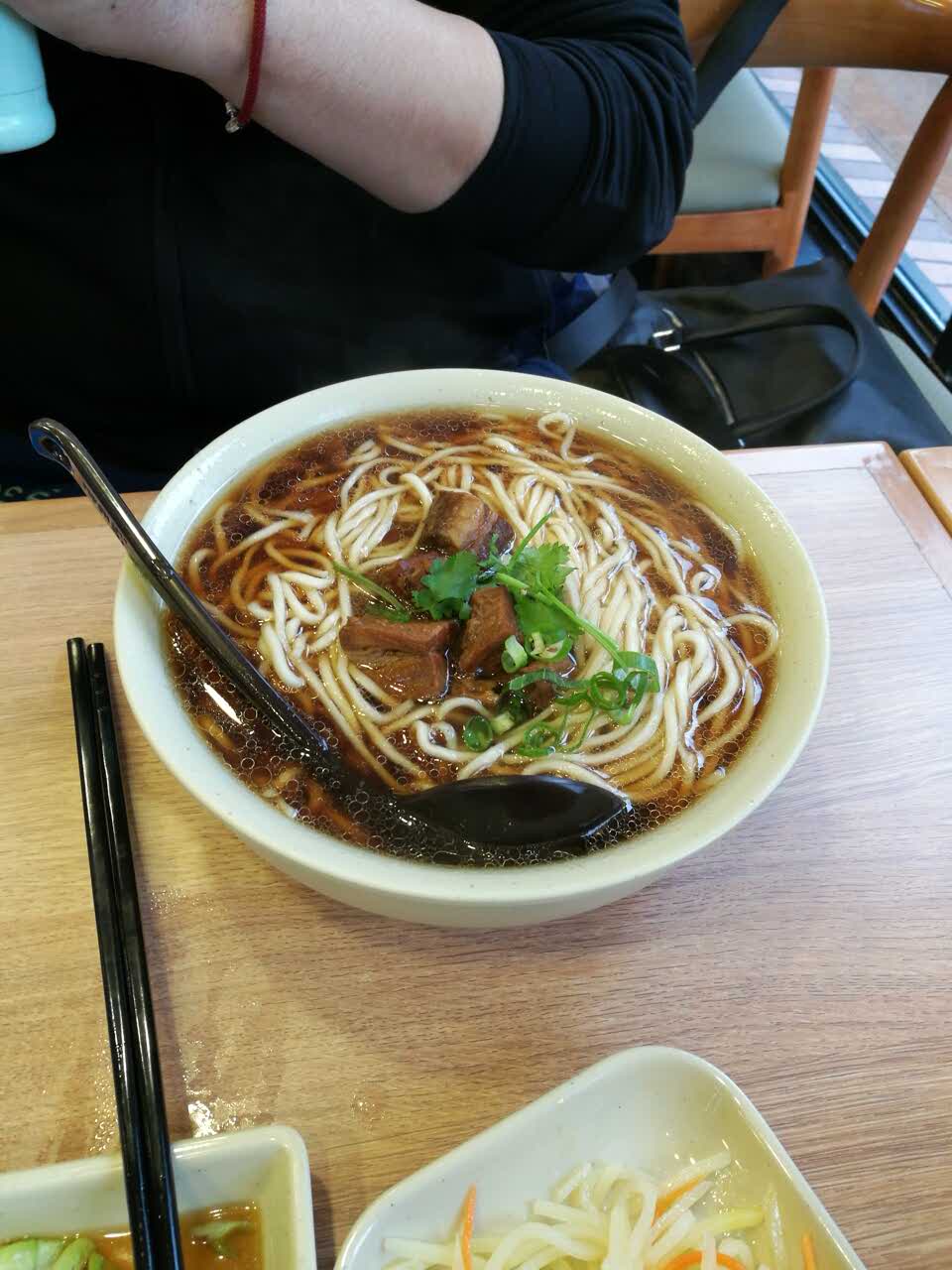 非常不错,总来吃,牛肉面可以加面的哦,一般家没有的,所以男士来真的不