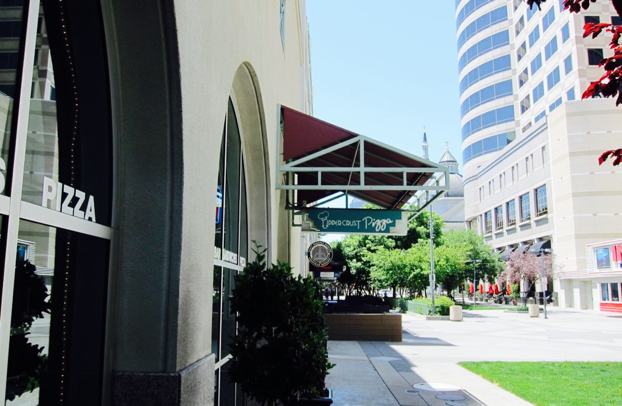 upper crust pizza 西餐 直线距离269m