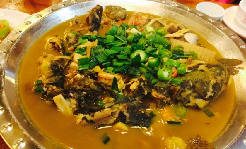 那么别的豆腐为什么有呢,然后点了炒大肠,上来一个大肠锅仔,也是醉啦