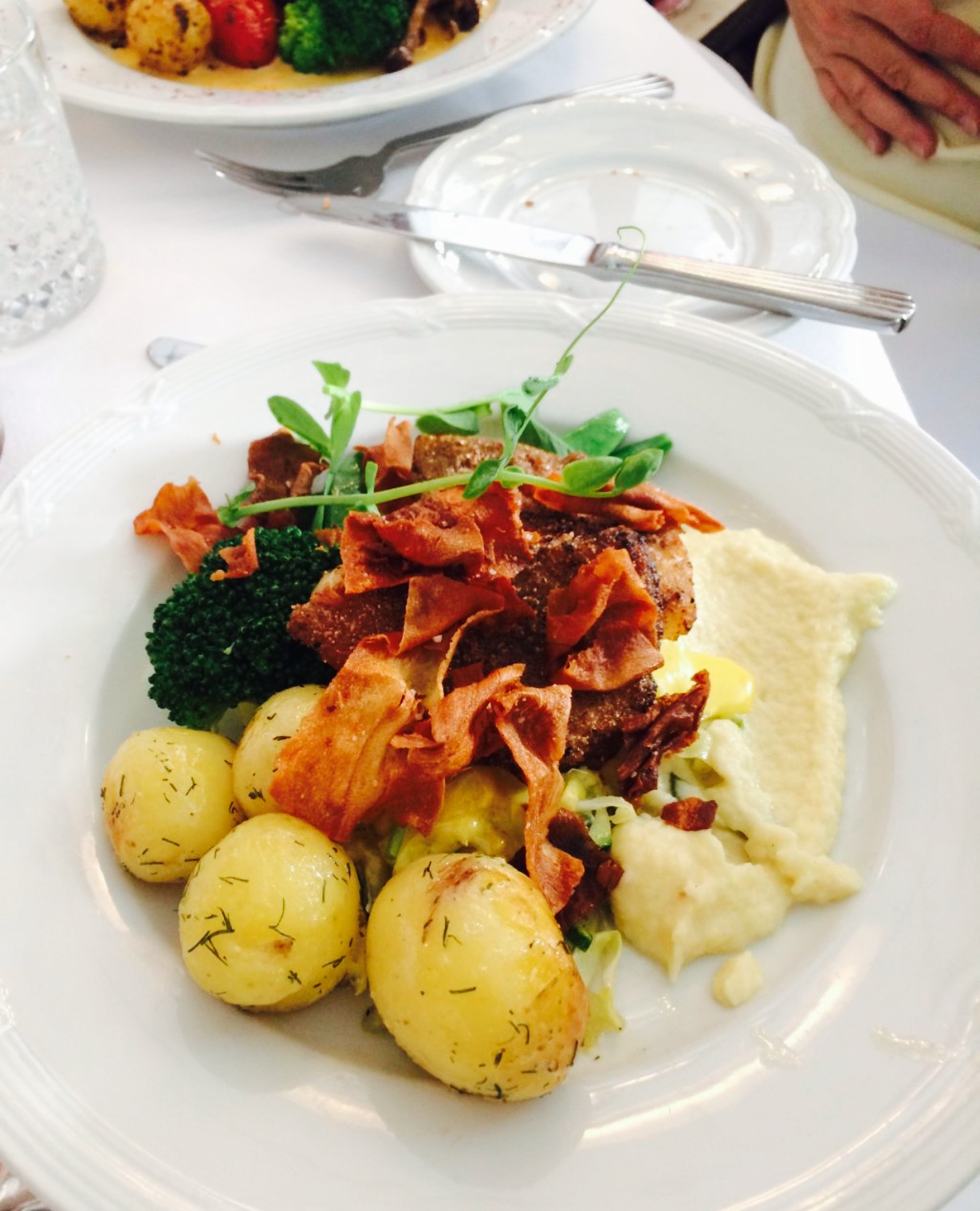 brede spisehus 西餐 直线距离740m