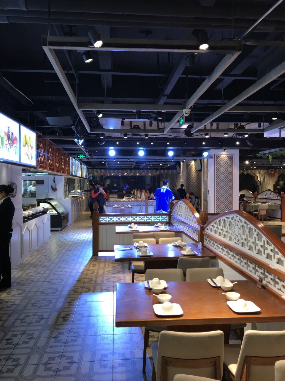 【携程攻略】广州新疆大厦购物,在广州天河北,比较旺的地段!