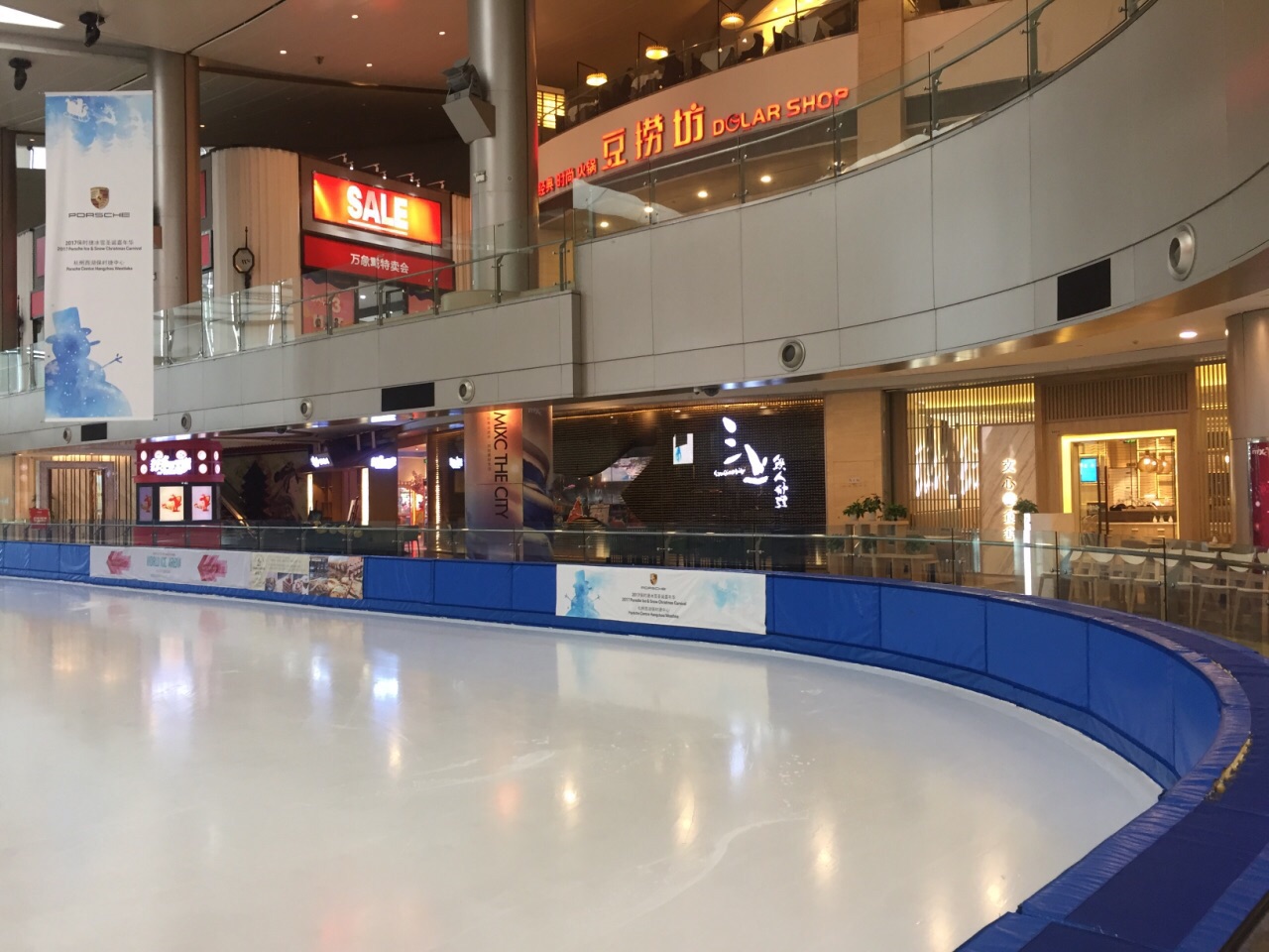 2024冰纷万象滑冰场(杭州万象城店)玩乐攻略,对青少年有小班化教学