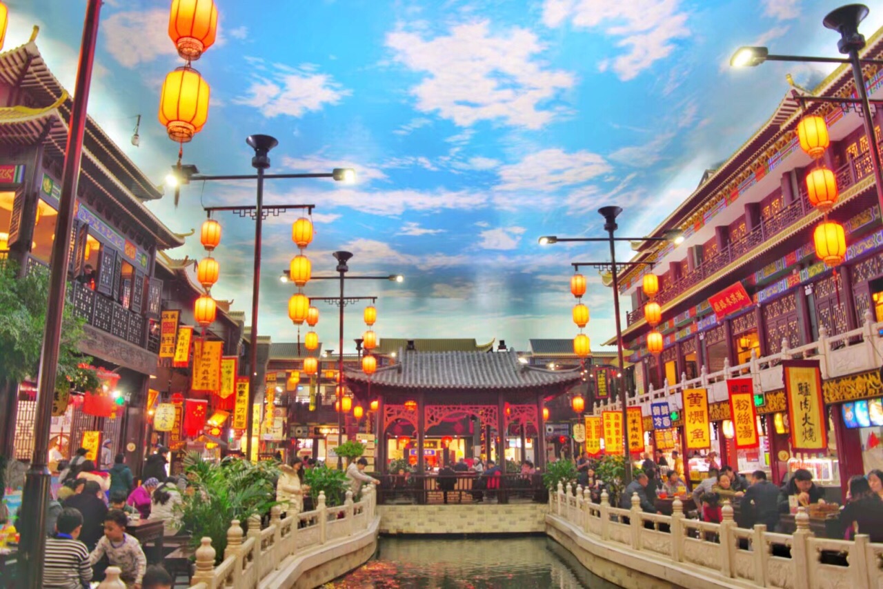 【携程攻略】杭州杭州宋城景点,来到宋城，建议先取景区内地图和扫描当天节目单。门口交纳押金就可以…