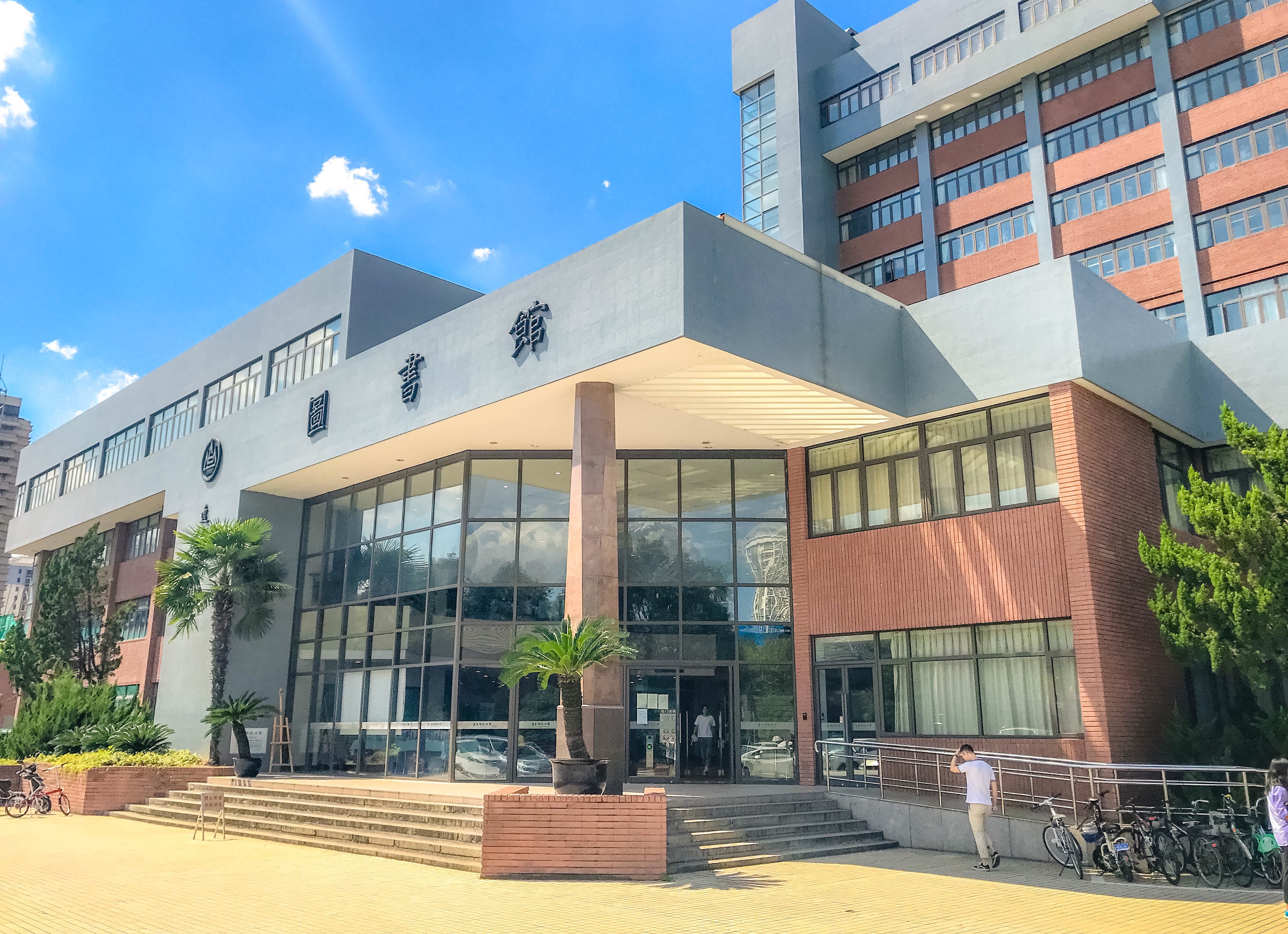 长风公园白鲸表演馆