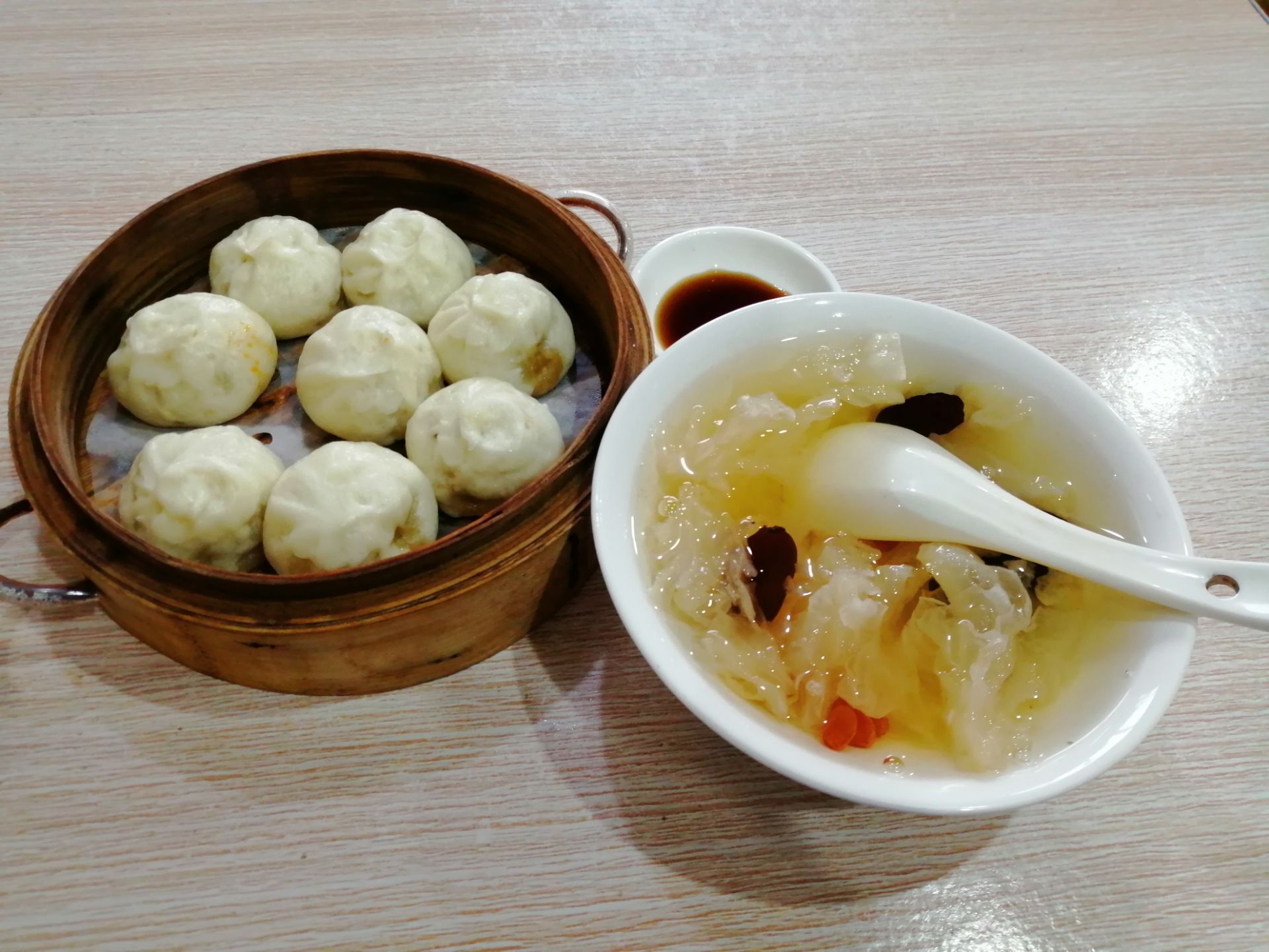 正宗杭州小笼包(县西小学店)