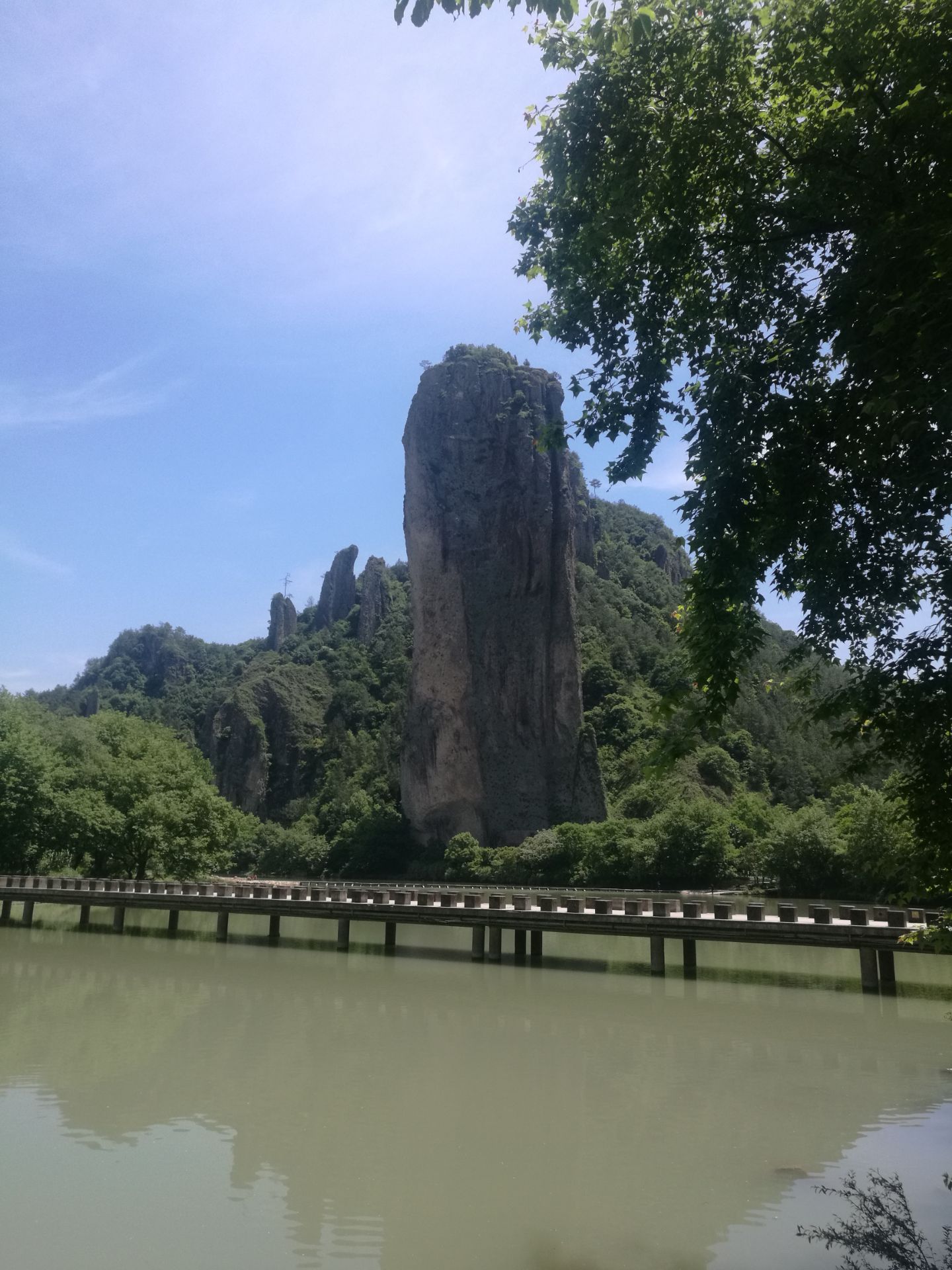 【携程攻略】仙都景区鼎湖峰景点,鼎峰湖景区景色很不错,有好几个电影