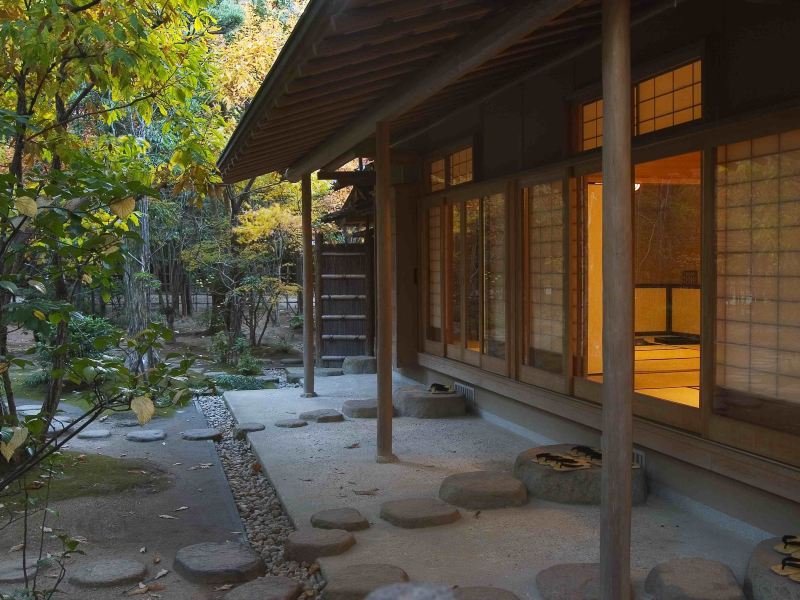 "日本庭院中还有水琴窟" "即在室外进行的茶道" 1/ 75 乐水园 楽水园