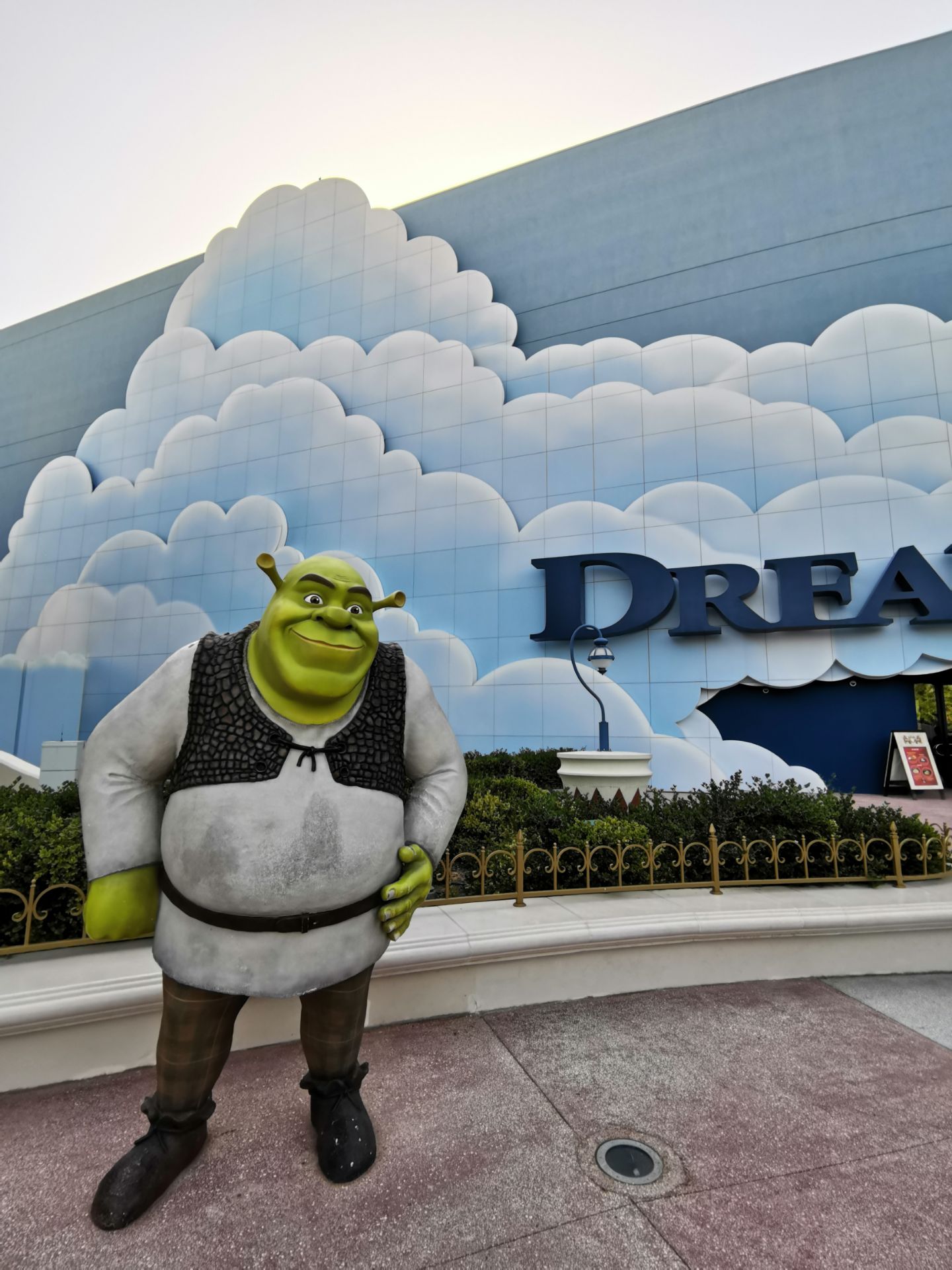 也超级好玩,从项目的可玩性来说,感觉是超过迪士