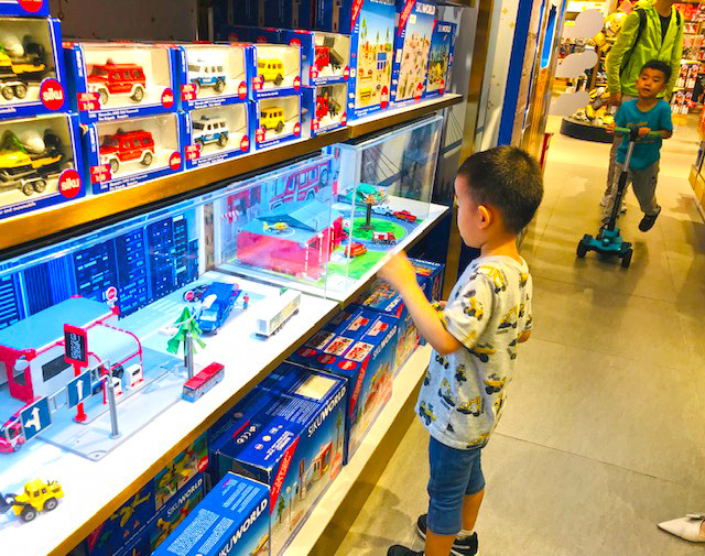 京城高大上遛娃打卡处 国贸施瓦茨玩具中心