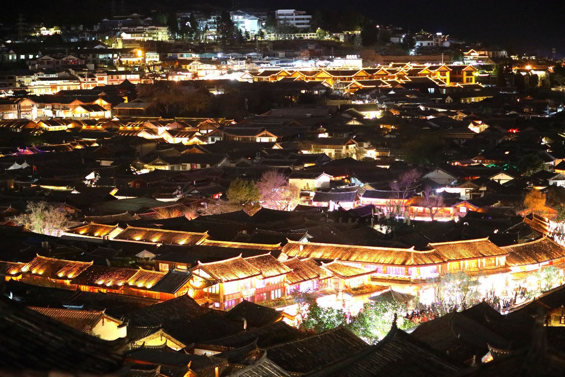 四方街篝火晚会