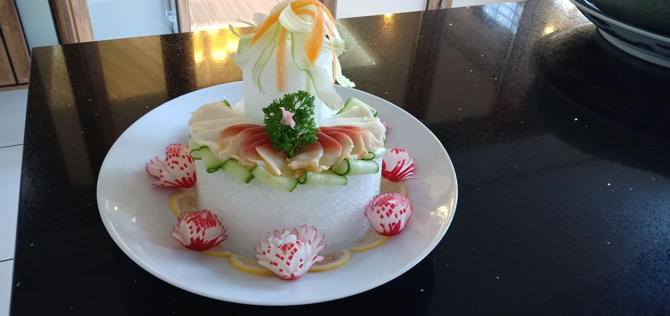 了一把,点了一道位上菜:浓汤烩鱼唇,经典,口味浓郁,香醇,其他菜品干净