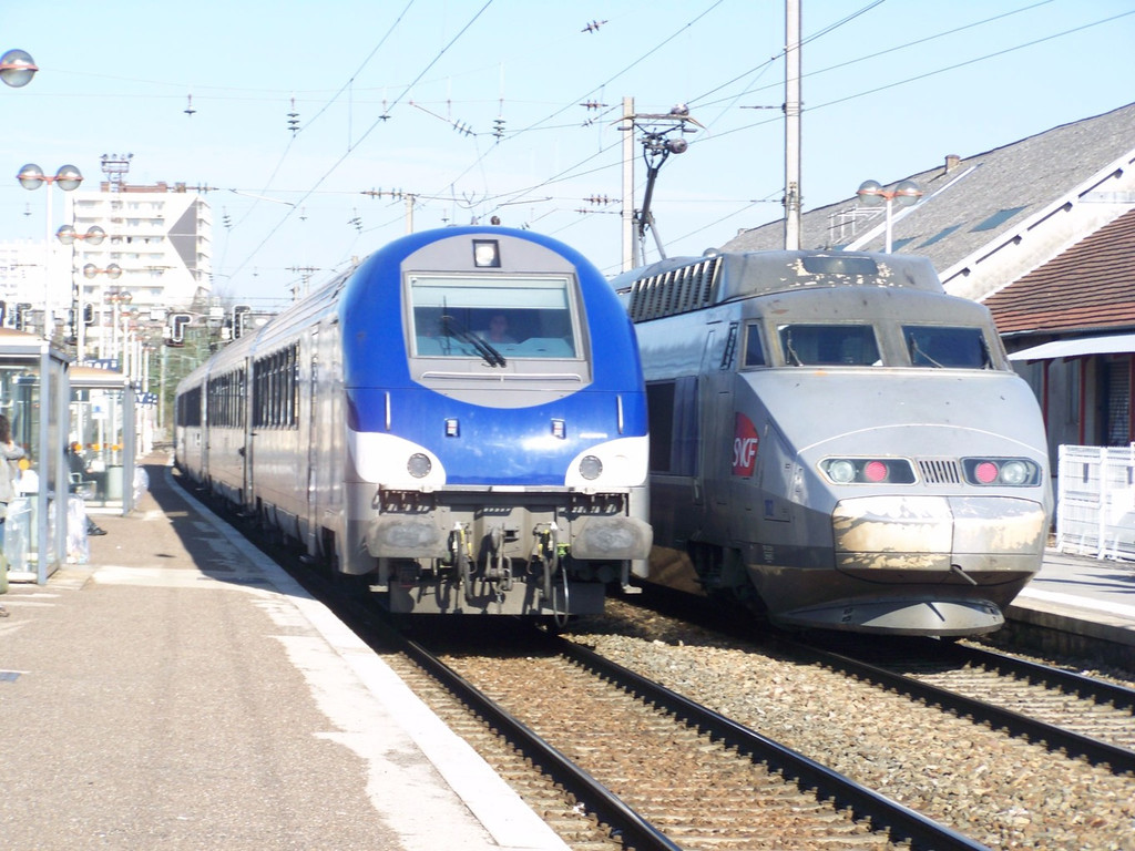 تجربة السفر عن طريق قطار يوروستار من باريس الى لندن | عطلات