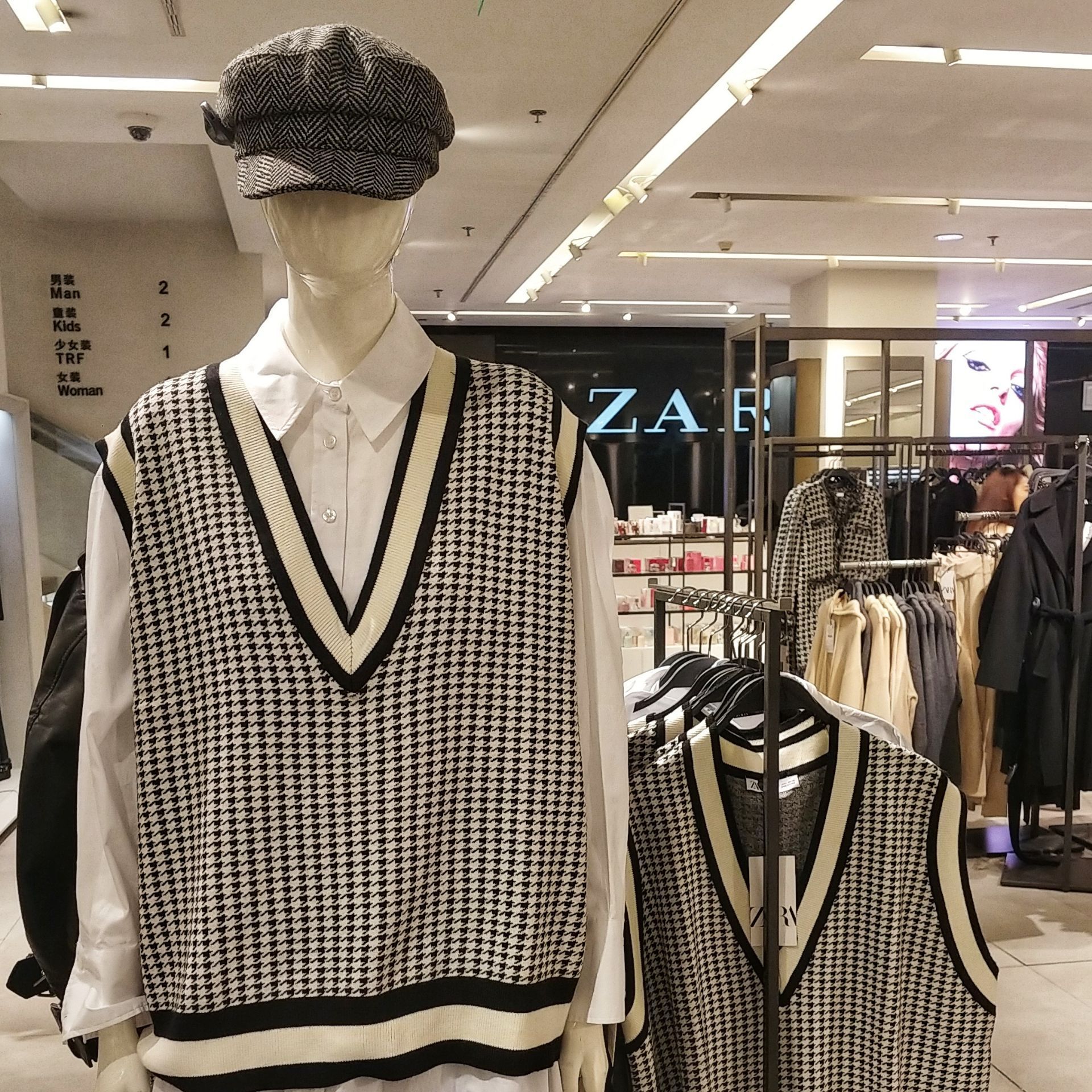 【携程攻略】南京zara(虹悦城店)购物,这家zara在虹悦城一楼,有着相当