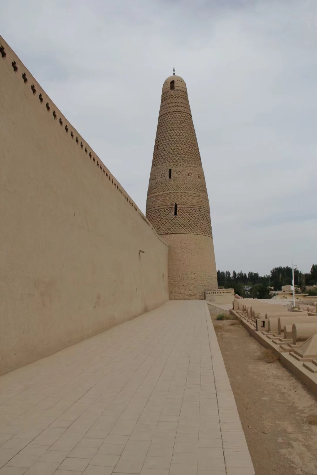 新疆丝绸之路游学第四天，吐鲁番苏公塔是新疆境内现存最大的古塔|苏公塔|古塔|新疆_新浪新闻