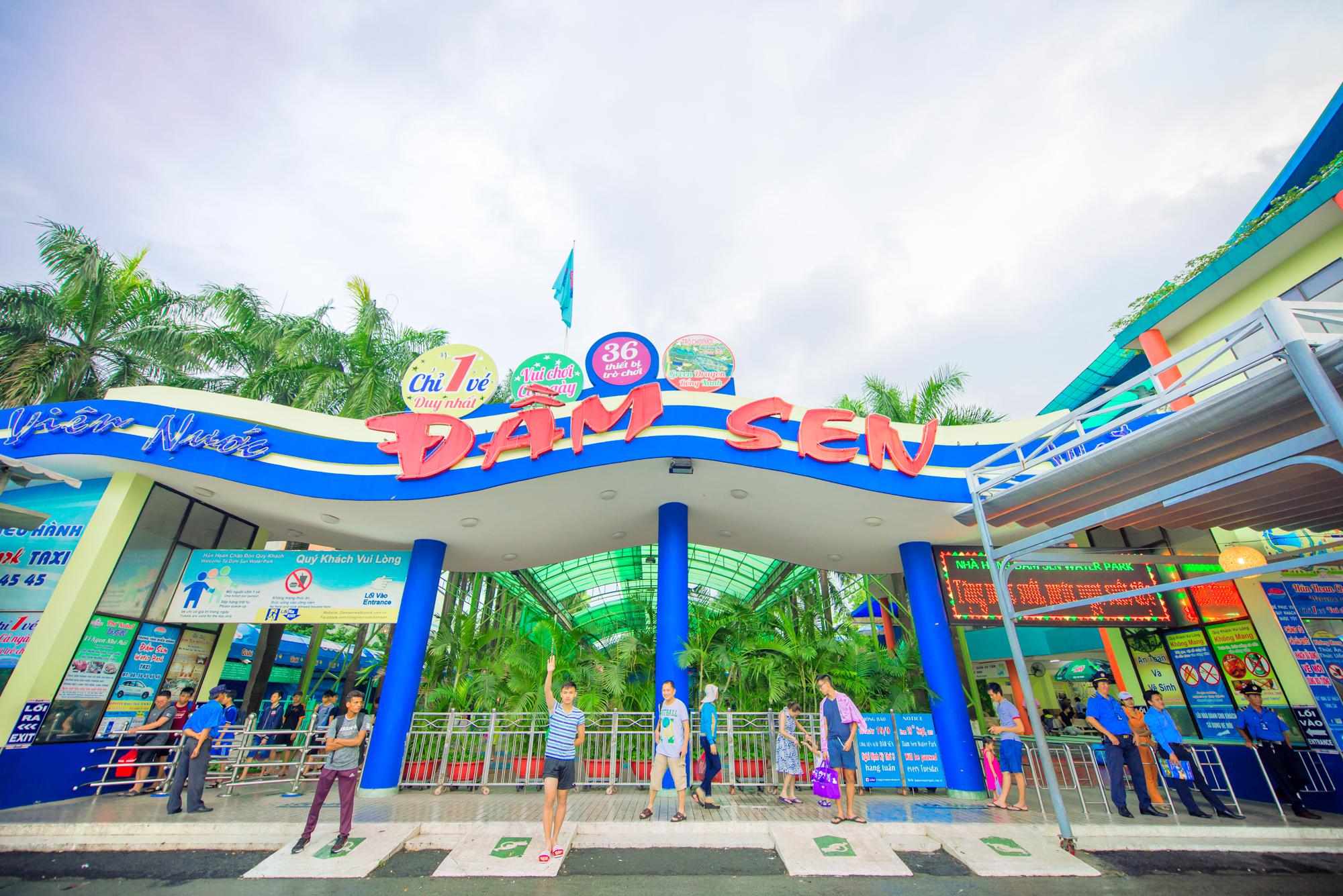 Đầm Sen Water Park