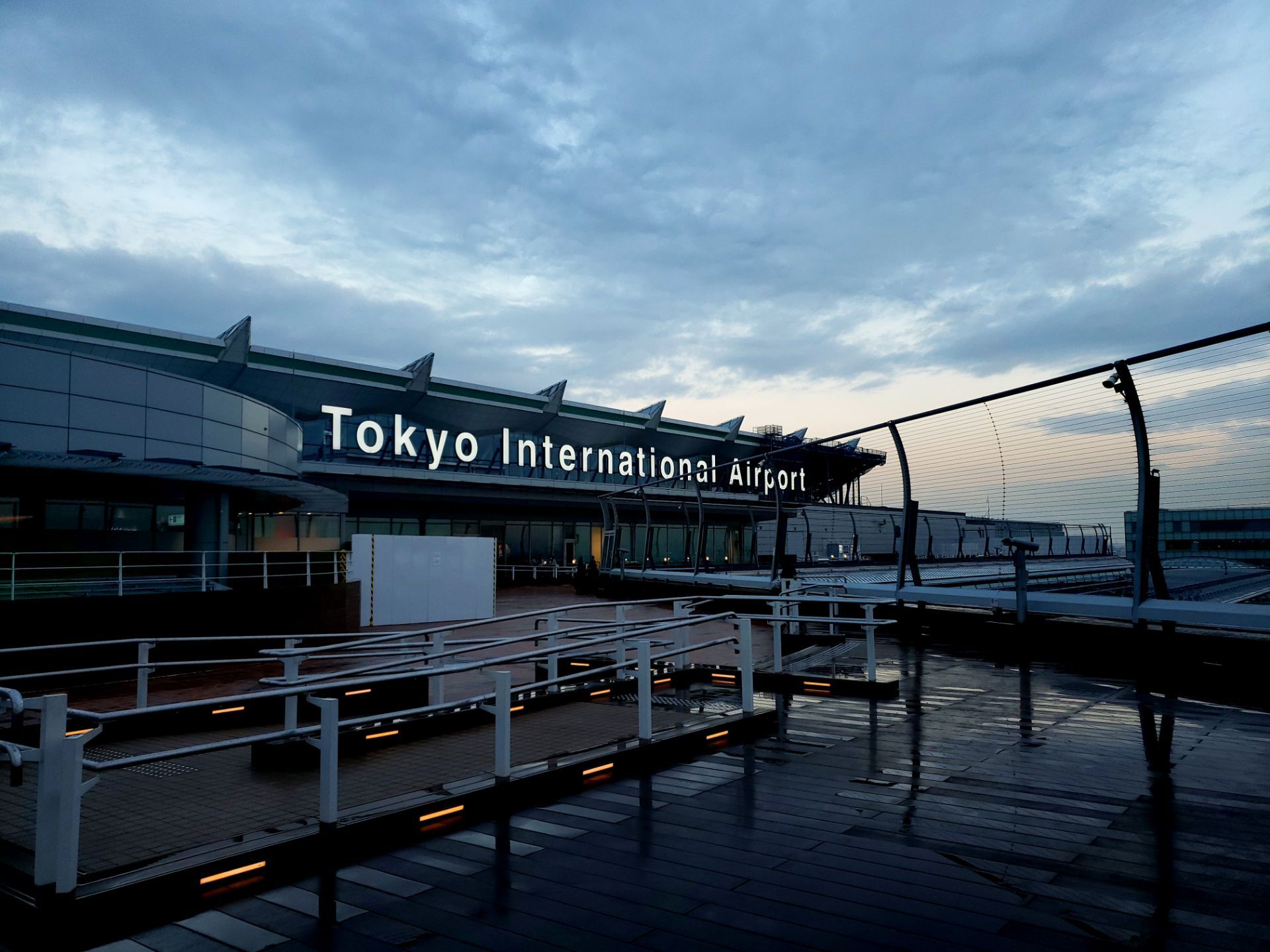 东京羽田机场2号航站楼观景台