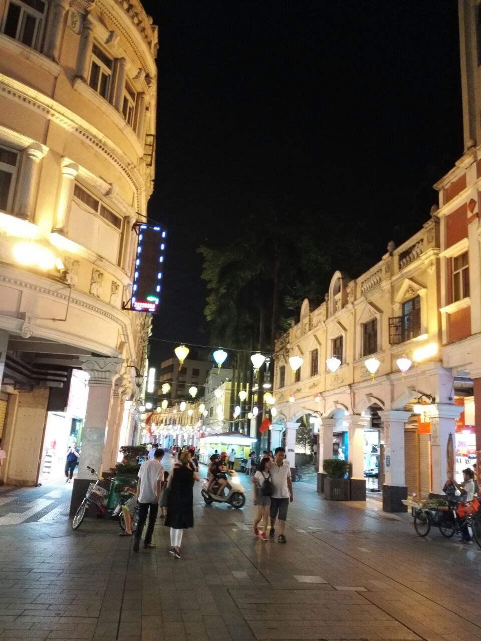 【携程攻略】佛山华盖路步行街景点,顺德的南京东路,路旁的建筑都是