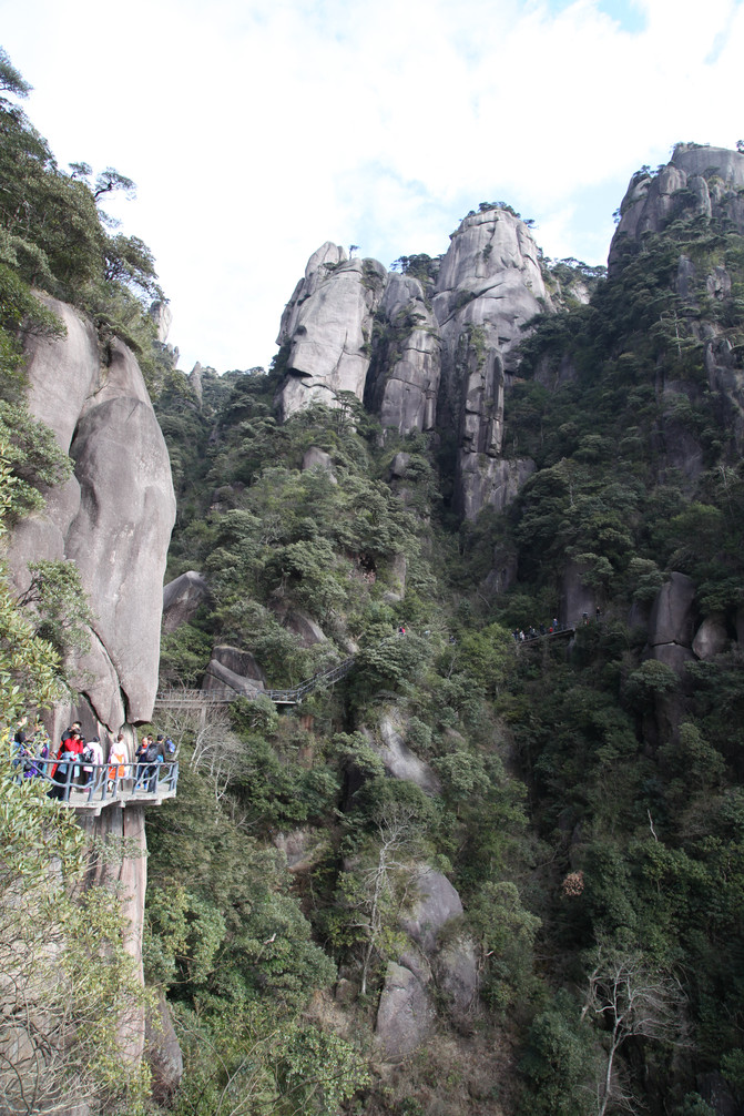 靈秀俏三清:山蒙巖峻霧似海,雲秀峰奇水至清