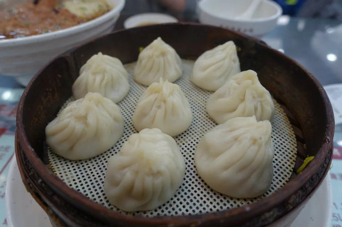 德信官方网站沈阳的地摊美食一口惊艳南方人！大蒜哥带你探秘