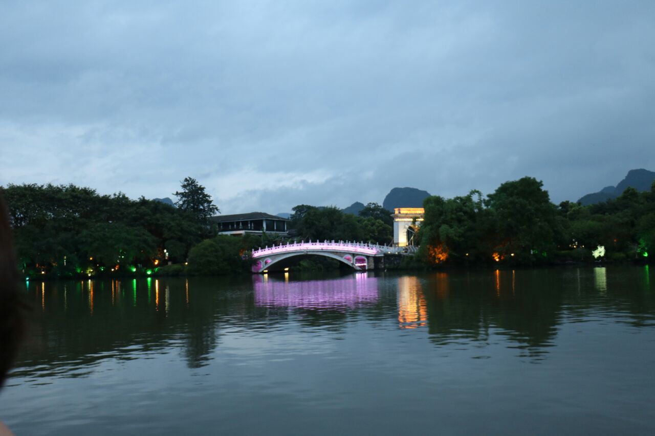 灕江古東景區 草坪 一江四湖 周渭祠 灕江 寶鼎瀑布 桂林兩江四湖夜遊