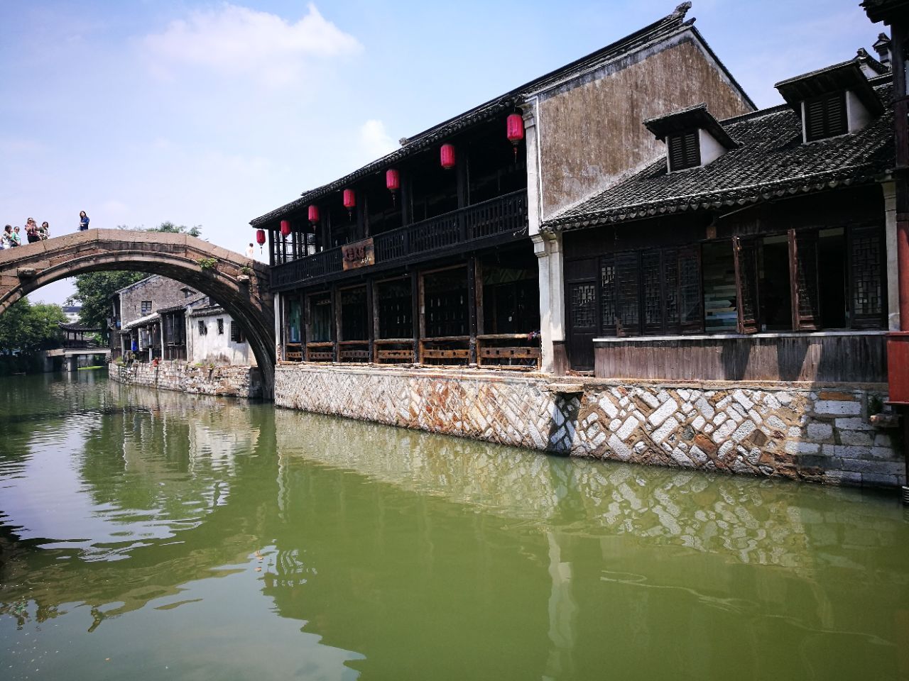 瓯江边上的古镇图片