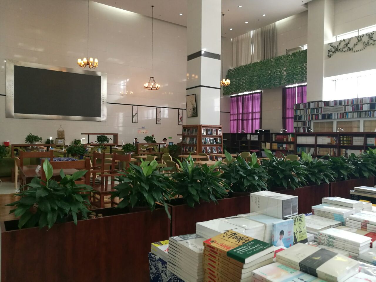2022宁夏图书馆一楼食堂美食餐厅,...面非常现代化，也非常时尚...【去哪儿攻略】