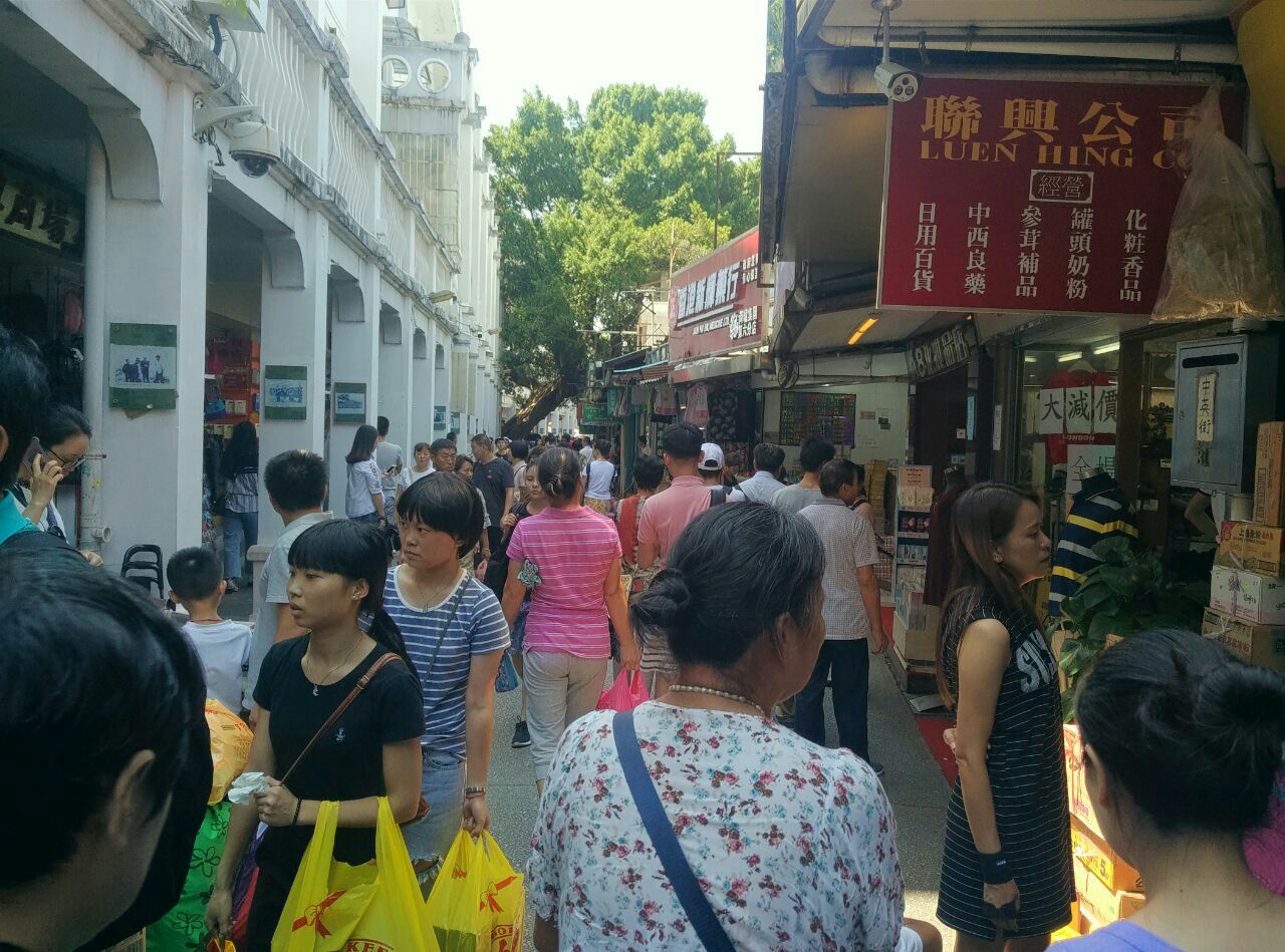 别去中英街了，深圳最像“香港”的地方其实是这条街！