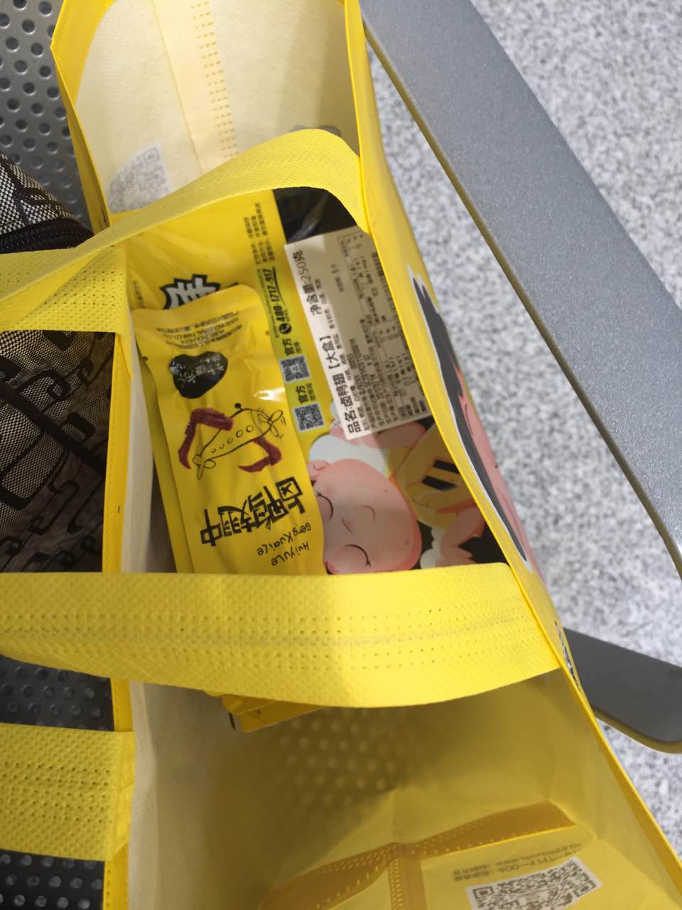 周黑鸭(南昌火车站一店)